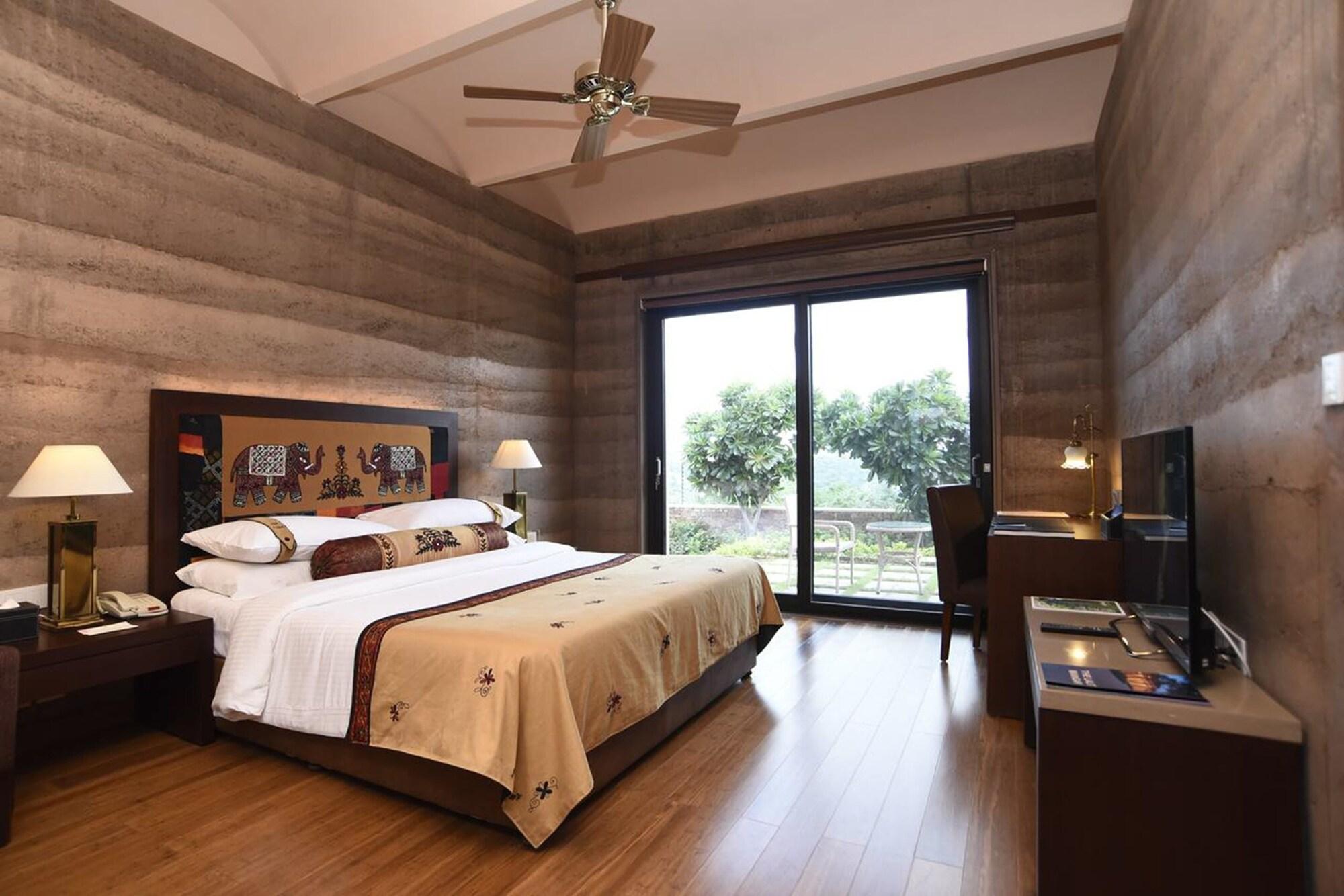 The Lalit Mangar Otel Dhauj Dış mekan fotoğraf