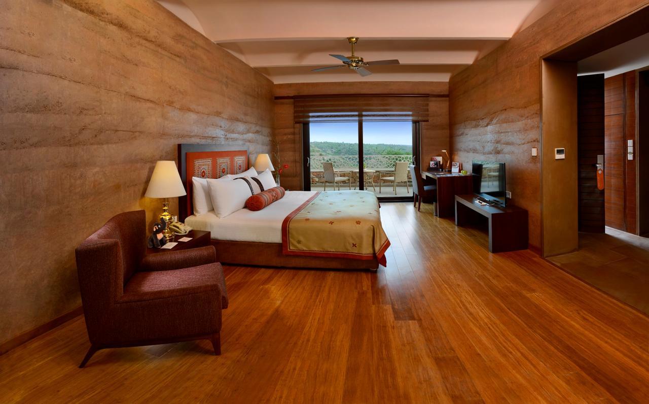The Lalit Mangar Otel Dhauj Dış mekan fotoğraf