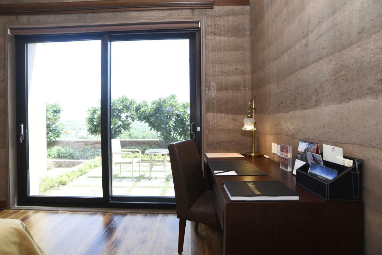 The Lalit Mangar Otel Dhauj Dış mekan fotoğraf