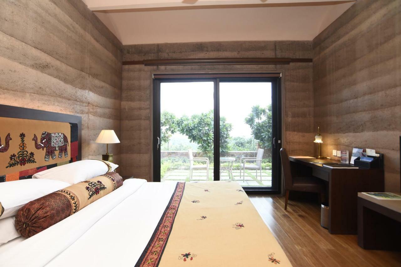 The Lalit Mangar Otel Dhauj Dış mekan fotoğraf