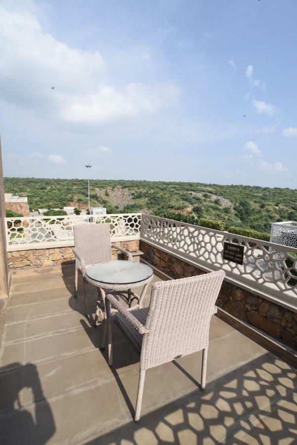 The Lalit Mangar Otel Dhauj Dış mekan fotoğraf